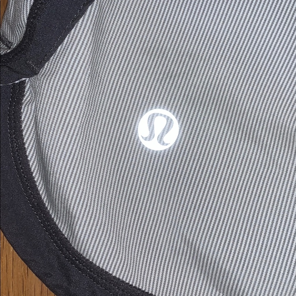 Lululemon shorts size 4 - Picture 3 of 5